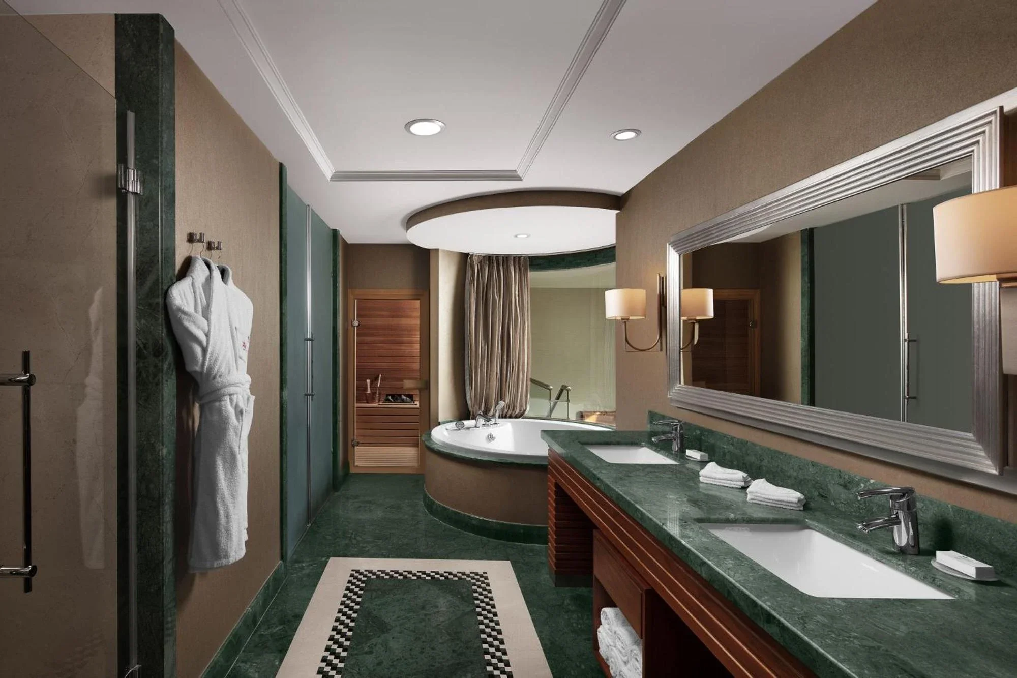 Marriott Hotel — King Suite — 9